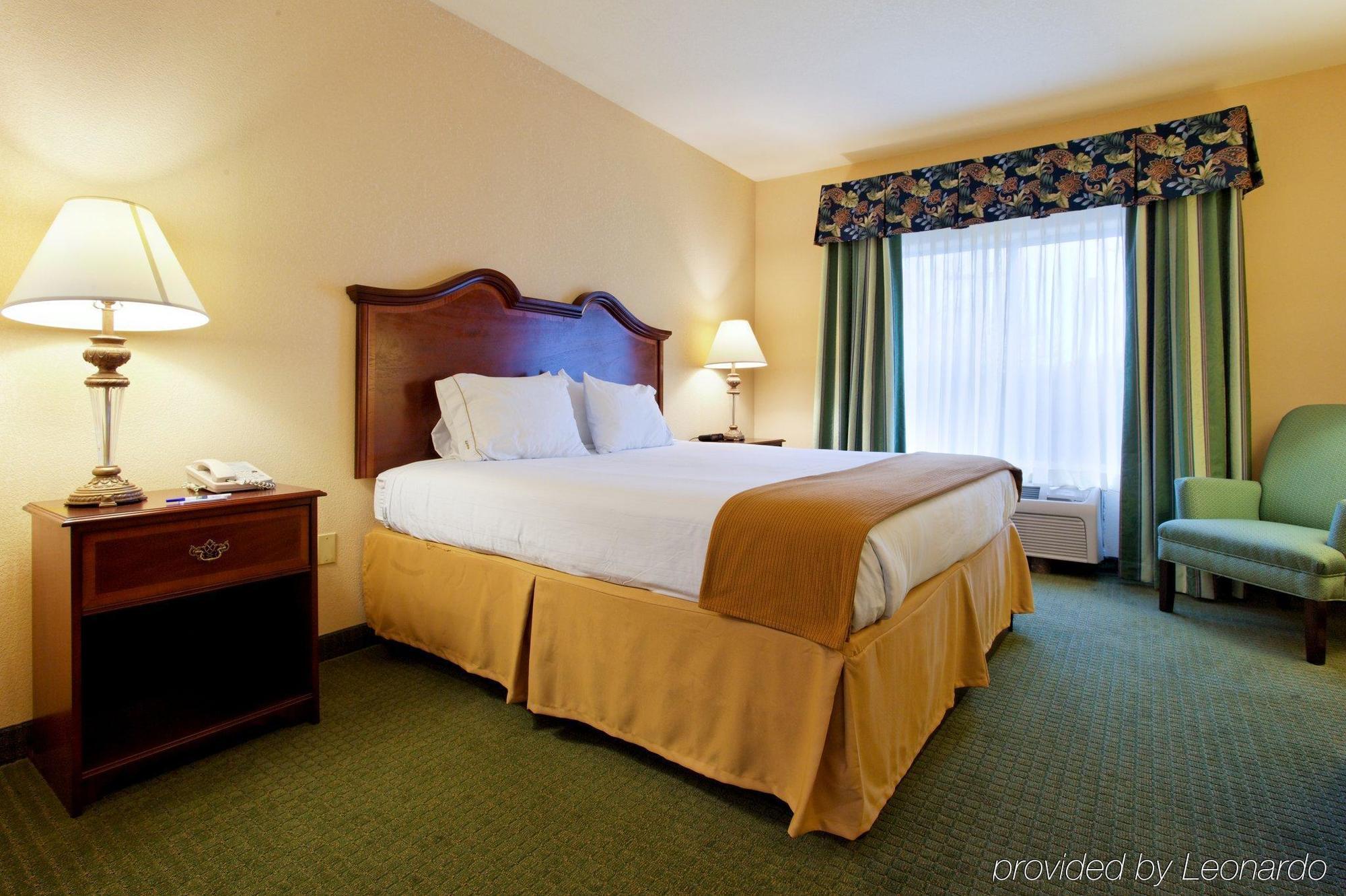 Holiday Inn Express & Suites San Antonio South Exterior foto